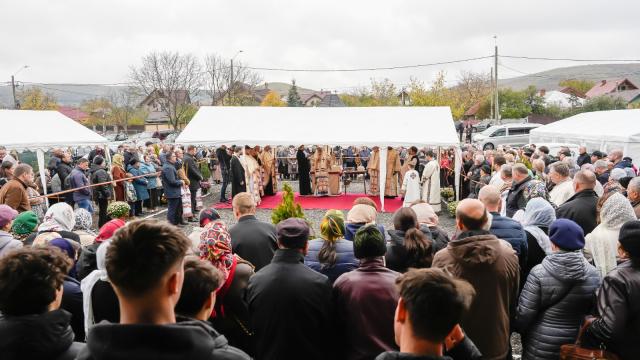 A fost pusă piatra de temelie pentru o nouă biserică din Piatra Neamț