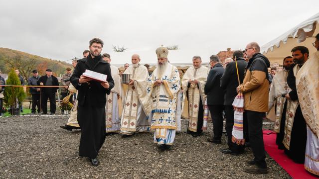 A fost pusă piatra de temelie pentru o nouă biserică din Piatra Neamț