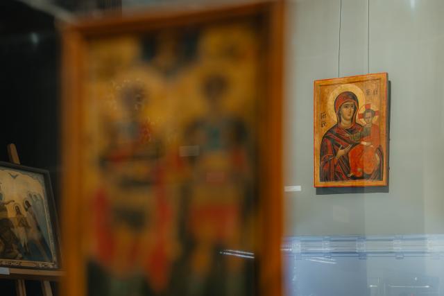Expoziția „Când Cerul se deschide!” a fost vernisată la Palatul Culturii din Iași