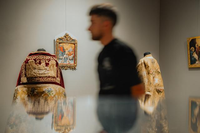 Expoziția „Când Cerul se deschide!” a fost vernisată la Palatul Culturii din Iași