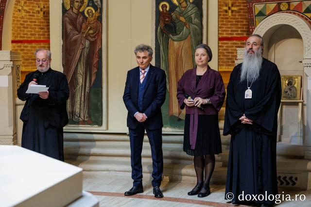 SACRUM: „Rugăciunea” lui Constantin Brâncuși, printre pelerinii Sfintei Parascheva