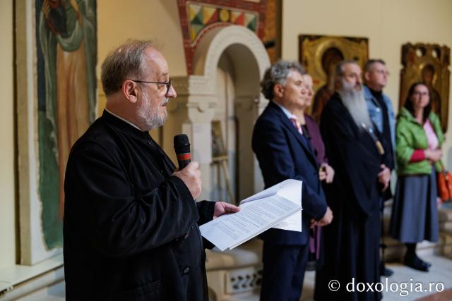 SACRUM: „Rugăciunea” lui Constantin Brâncuși, printre pelerinii Sfintei Parascheva