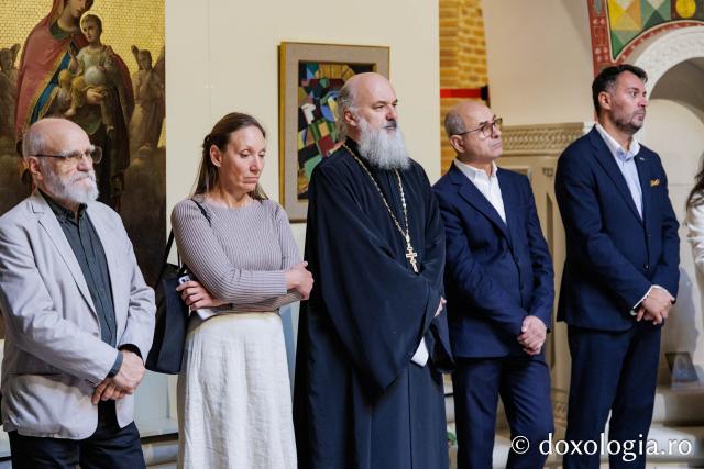 SACRUM: „Rugăciunea” lui Constantin Brâncuși, printre pelerinii Sfintei Parascheva