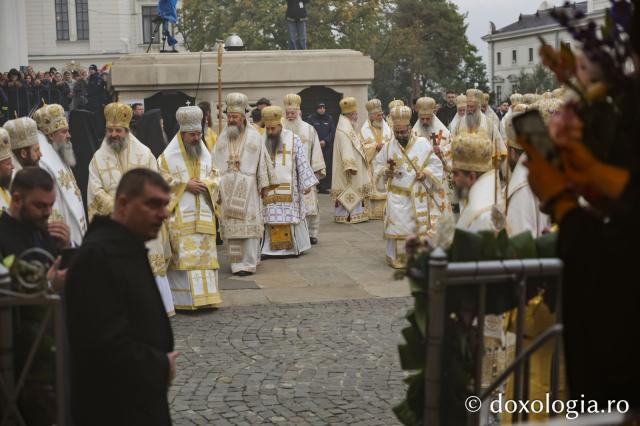 Soborul ierarhilor slujitori ‒ Sfânta Liturghie la Hramul Sfintei Cuvioase Parascheva 2026