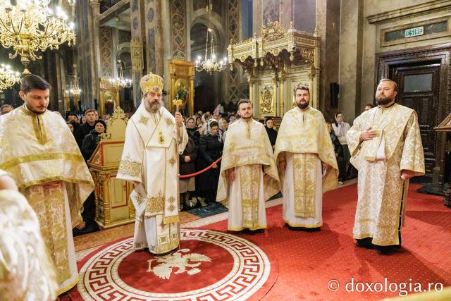PS Nichifor Botoșăneanul, în ajun de hram: „Atâția oameni își lasă în urmă grijile lor pentru a-i cinsti pe sfinți”