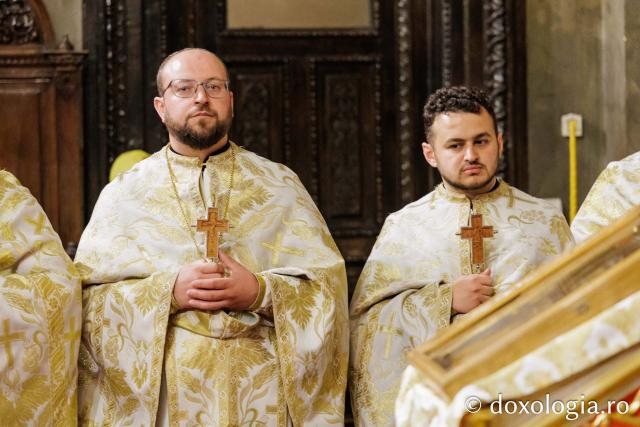 PS Nichifor Botoșăneanul, în ajun de hram: „Atâția oameni își lasă în urmă grijile lor pentru a-i cinsti pe sfinți”
