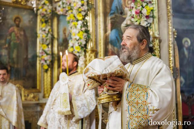 PS Nichifor Botoșăneanul, în ajun de hram: „Atâția oameni își lasă în urmă grijile lor pentru a-i cinsti pe sfinți”