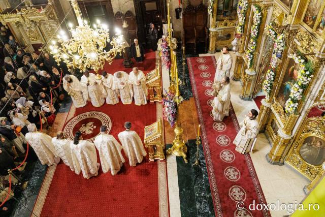PS Nichifor Botoșăneanul și PS Nectarie de Bogdania au slujit la Catedrala Mitropolitană din Iași, în a cincea zi a Hramului Sfintei Parascheva