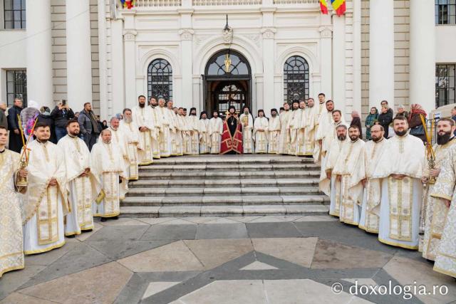 PS Teofil Trotușanul a slujit în prima zi de pelerinaj, la Catedrala Mitropolitană