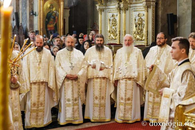 PS Teofil Trotușanul a slujit în prima zi de pelerinaj, la Catedrala Mitropolitană