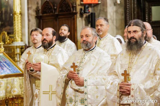 PS Teofil Trotușanul a slujit în prima zi de pelerinaj, la Catedrala Mitropolitană