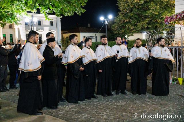 Hramul Mitropoliei Moldovei și Bucovinei s-a încheiat: Sfânta Parascheva își așteaptă pelerinii în Catedrală