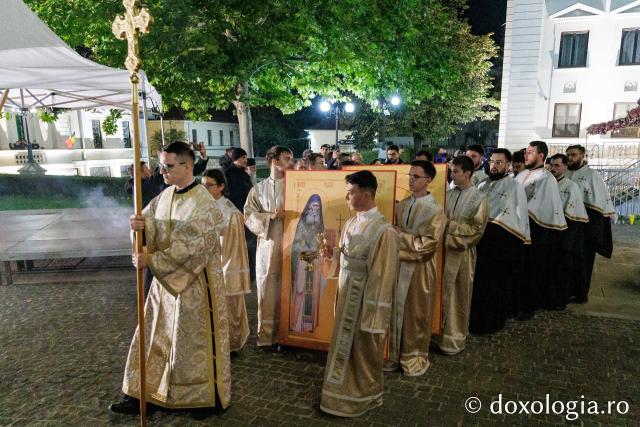 Hramul Mitropoliei Moldovei și Bucovinei s-a încheiat: Sfânta Parascheva își așteaptă pelerinii în Catedrală