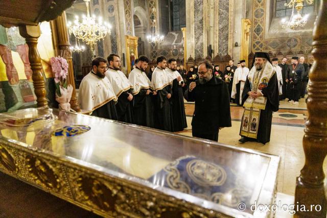 Hramul Mitropoliei Moldovei și Bucovinei s-a încheiat: Sfânta Parascheva își așteaptă pelerinii în Catedrală