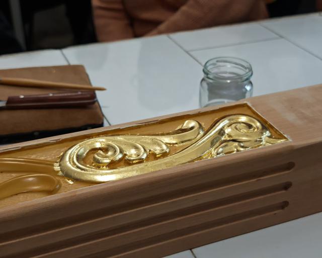 Workshopul „Aurirea cu foița de aur: tehnici și practici”, la Facultatea de Teologie Ortodoxă „Sfântul Dumitru Stăniloae” din Iași