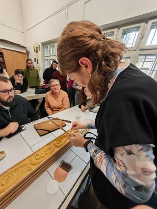 Workshopul „Aurirea cu foița de aur: tehnici și practici”, la Facultatea de Teologie Ortodoxă „Sfântul Dumitru Stăniloae” din Iași