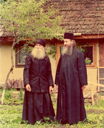 Fotografie - Părintele Paisie Olaru și Părintele Ioanichie Bălan