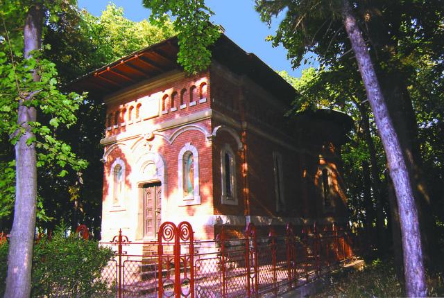 Capela „Sfinții Trei Ierarhi” - Iași