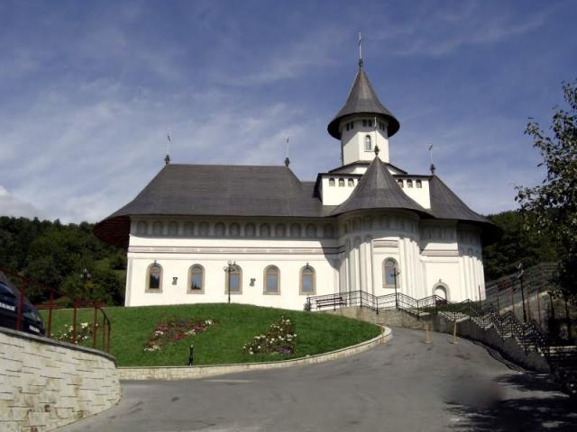 Biserica nouă a Mănăstirii Pângărați