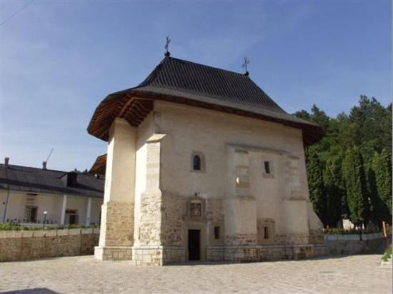 Mănăstirea Pângărați (județul Neamț)