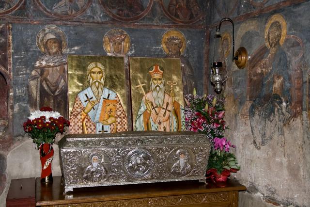 Racla cu moaștele Sfântului Ierarh Leontie de la Rădăuți și ale Sfântului Teodosie de la Brazi