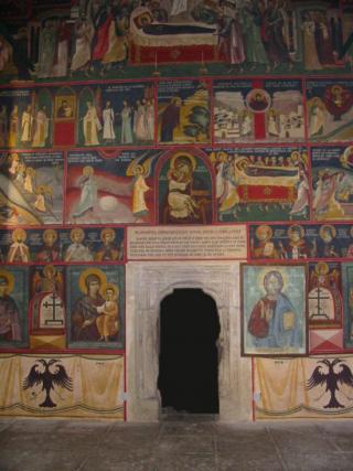 Ușa naosului bisericii din Borzești