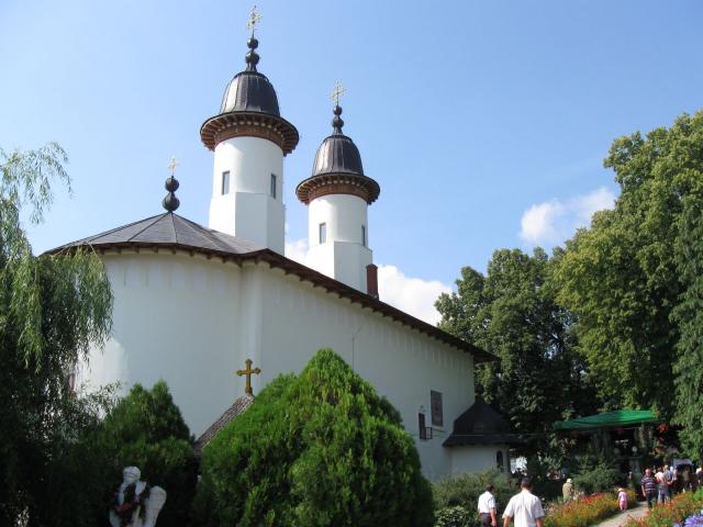 Biserica „Adormirea Maicii Domnului” – Mănăstirea Văratec