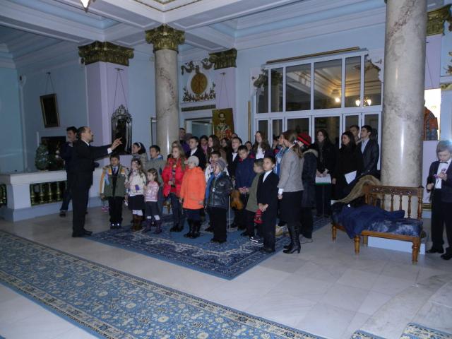 Colindători la IPS Teofan - Corul Bisericii Sf. Nectarie Iași - Pr. Lehaci