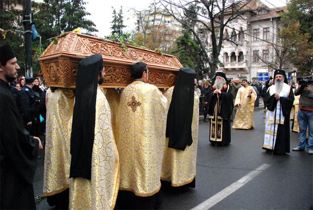 Procesiunea de scoatere a moaştelor Sfintei Parascheva (2009)