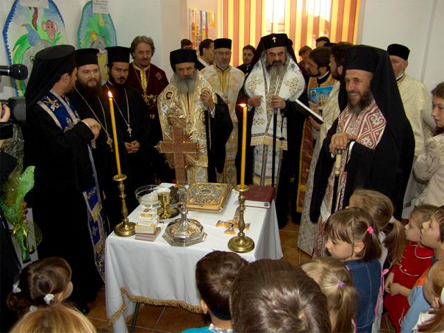 Slujba de sfinţire a Grădiniţei „Buna Vestire" din incinta Institutului Social - Caritativ „Diaconia" din Iaşi (2006)