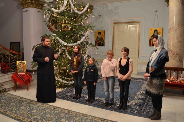 Colindători la Reşedinţa Mitropolitană - Școala primară Doroşcani