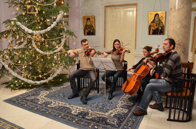 Colindători la Reşedinţa Mitropolitană - Universitatea de Arte "George Enescu"