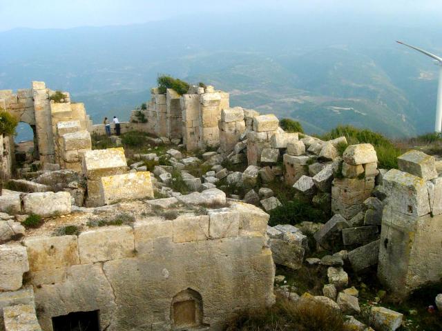 Ruine ale Manastirii de la Muntele Minunat
