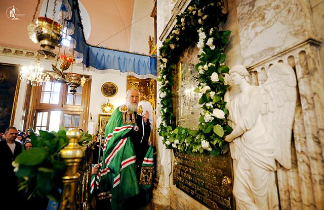 Slujirea Patriarhului Kiril în biserica cu hramul în cinstea icoanei Maicii Domnului „Bucuria tuturor celor necăjiţi” din Bolişaia Ordînka