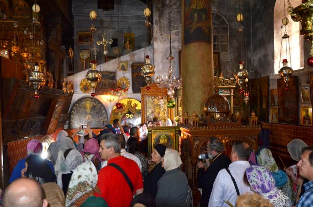 Interior din Biserica Naşterea Domnului din Betleem