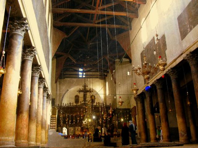 Interior din Biserica Naşterea Domnului din Betleem
