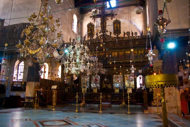 Interior din Biserica Naşterea Domnului din Betleem