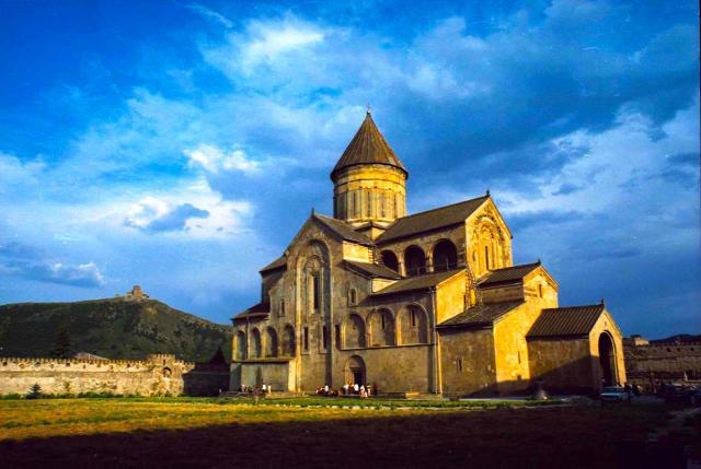 Catedrala Setitskhoveli, ridicată pe locul cedrului Sfintei Nina, Georgia