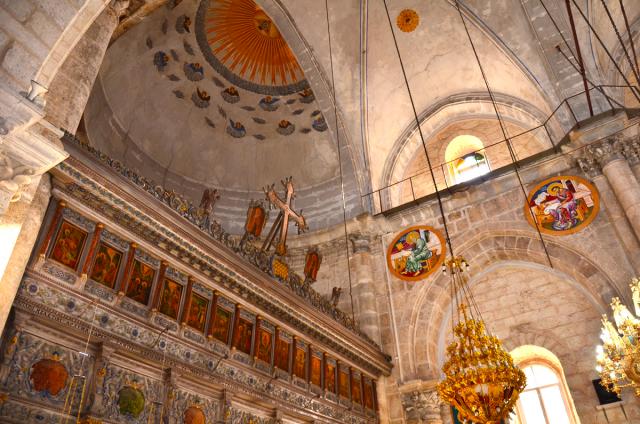Interior din Biserica Sfântul Mare Mucenic Gheorghe din Lodd, Lida - Israel