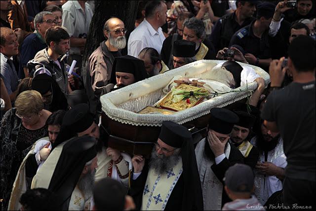 La înmormântarea Părintelui Arsenie Papacioc