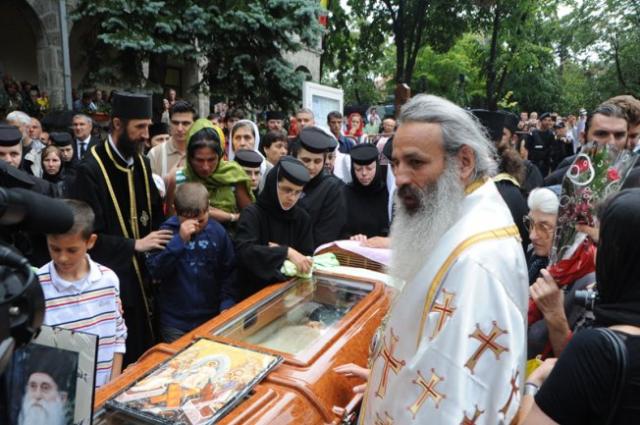La înmormântarea Părintelui Arsenie Papacioc