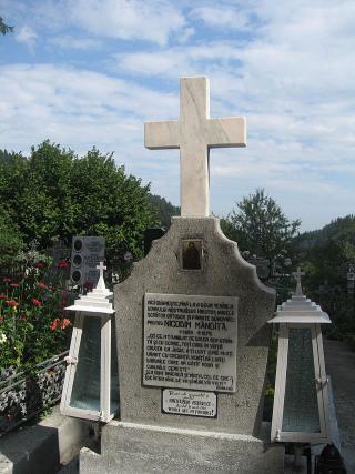 Mormântul părintelui Nicodim Măndiță