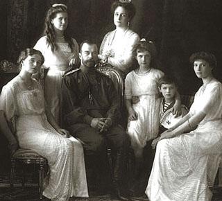 Sfinții Țari Mucenici Romanov: Nicolae și Alexandra și fiii lor Olga, Tatiana, Maria, Anastasia și Alexei