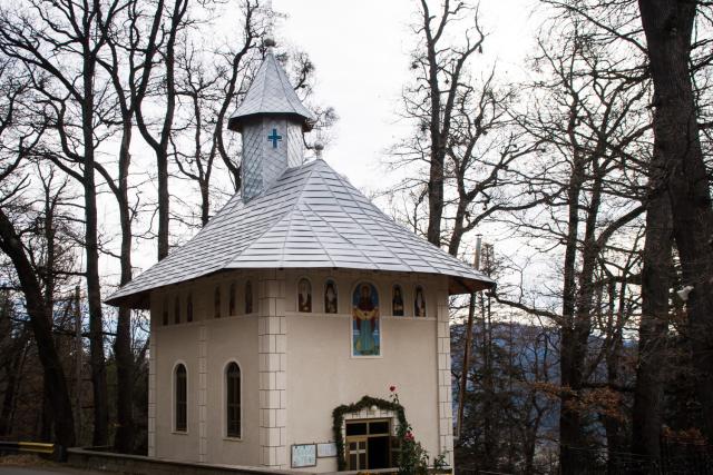 (Foto) Paraclisul „Acoperământul Maicii Domnului” de la Bisericani