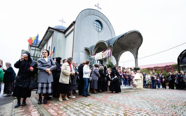 Aducerea moaştelor Sfântului Constantin Brâncoveanu la biserica Sfinţii Brâncoveni din Iaşi - galerie FOTO