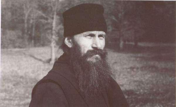 Părintele Ioanichie Bălan în tinerețe