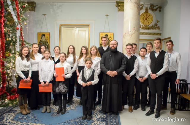 Colindători la Reședința Mitropolitană - parohia Cârlig, județul Iași