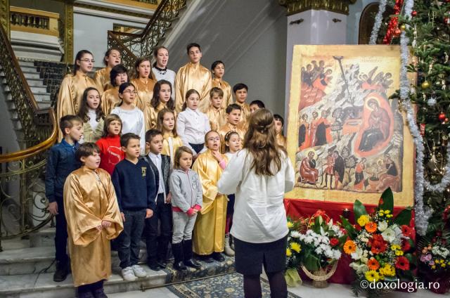 Colindători la Reședința Mitropolitană - parohia „Sfântul Nectarie” din Iași