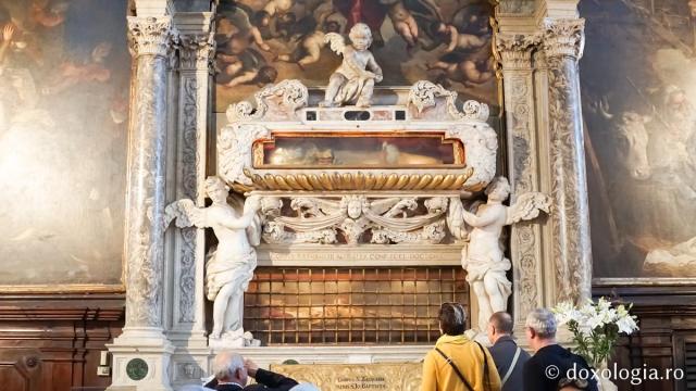 Moaștele întregi ale Sfântului Ierarh Atanasie și ale Sfântului Proroc Zaharia – Biserica San Zacharia din Veneția