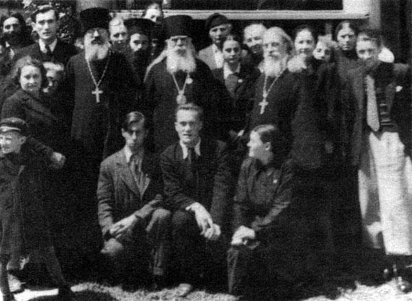 Sfântul Ierarh Serafim Sobolev, împreună cu fiii săi duhovniceşti
